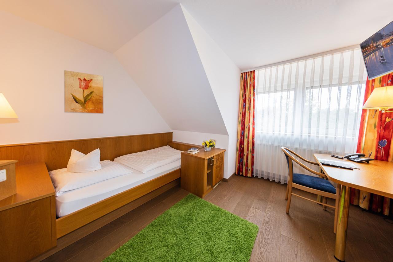 Gasthof - Hotel Zum Ochsen Gmbh Berghulen エクステリア 写真
