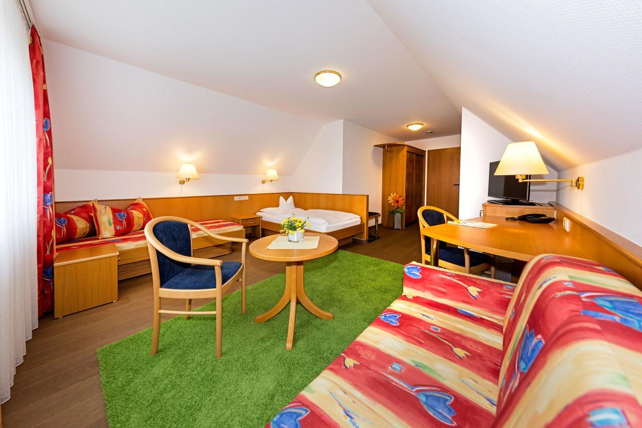 Gasthof - Hotel Zum Ochsen Gmbh Berghulen エクステリア 写真