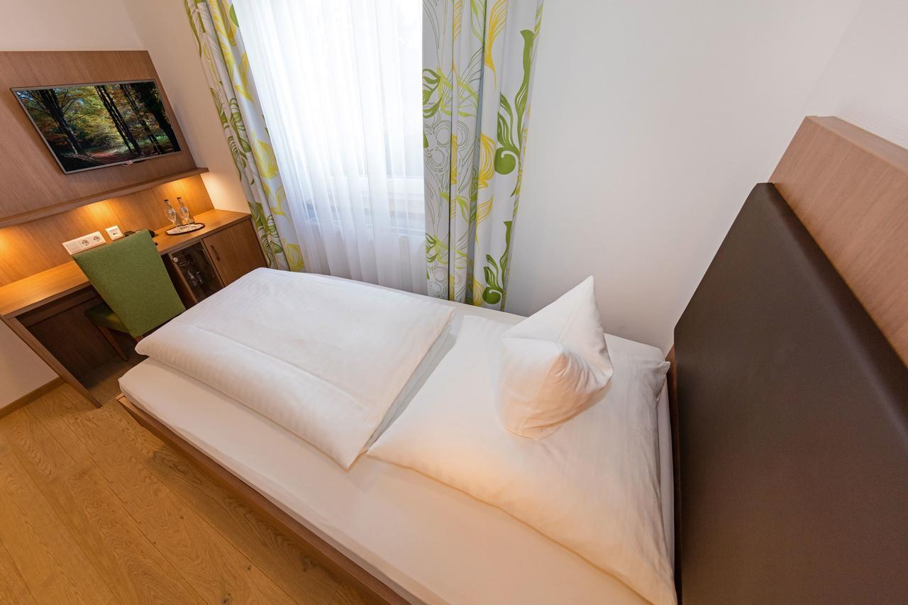 Gasthof - Hotel Zum Ochsen Gmbh Berghulen エクステリア 写真