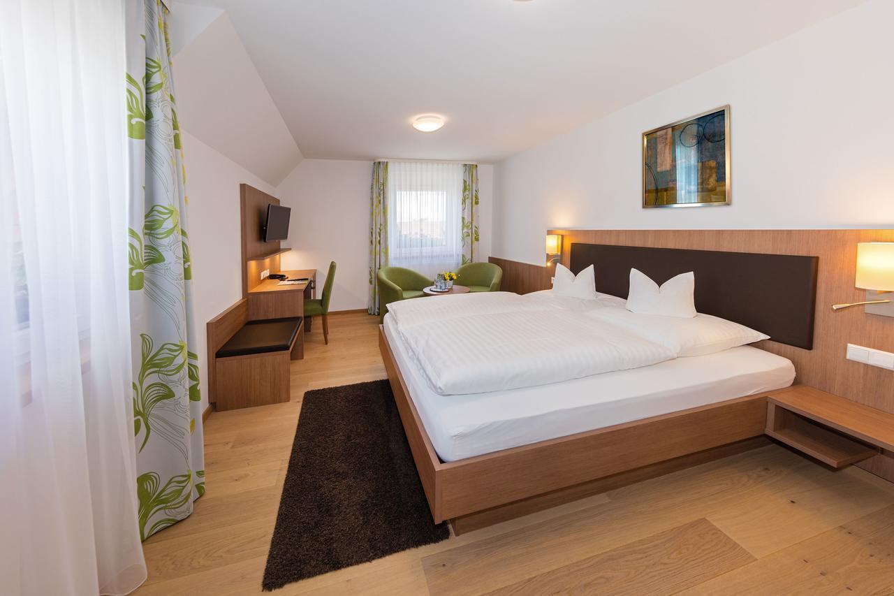 Gasthof - Hotel Zum Ochsen Gmbh Berghulen エクステリア 写真