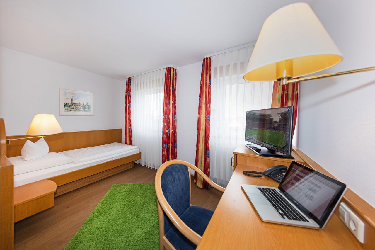 Gasthof - Hotel Zum Ochsen Gmbh Berghulen エクステリア 写真