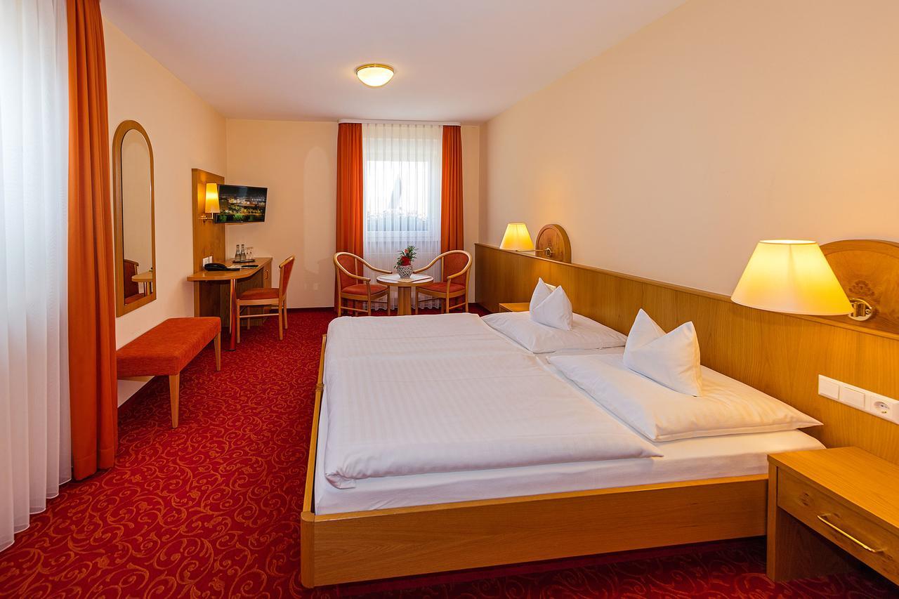 Gasthof - Hotel Zum Ochsen Gmbh Berghulen エクステリア 写真