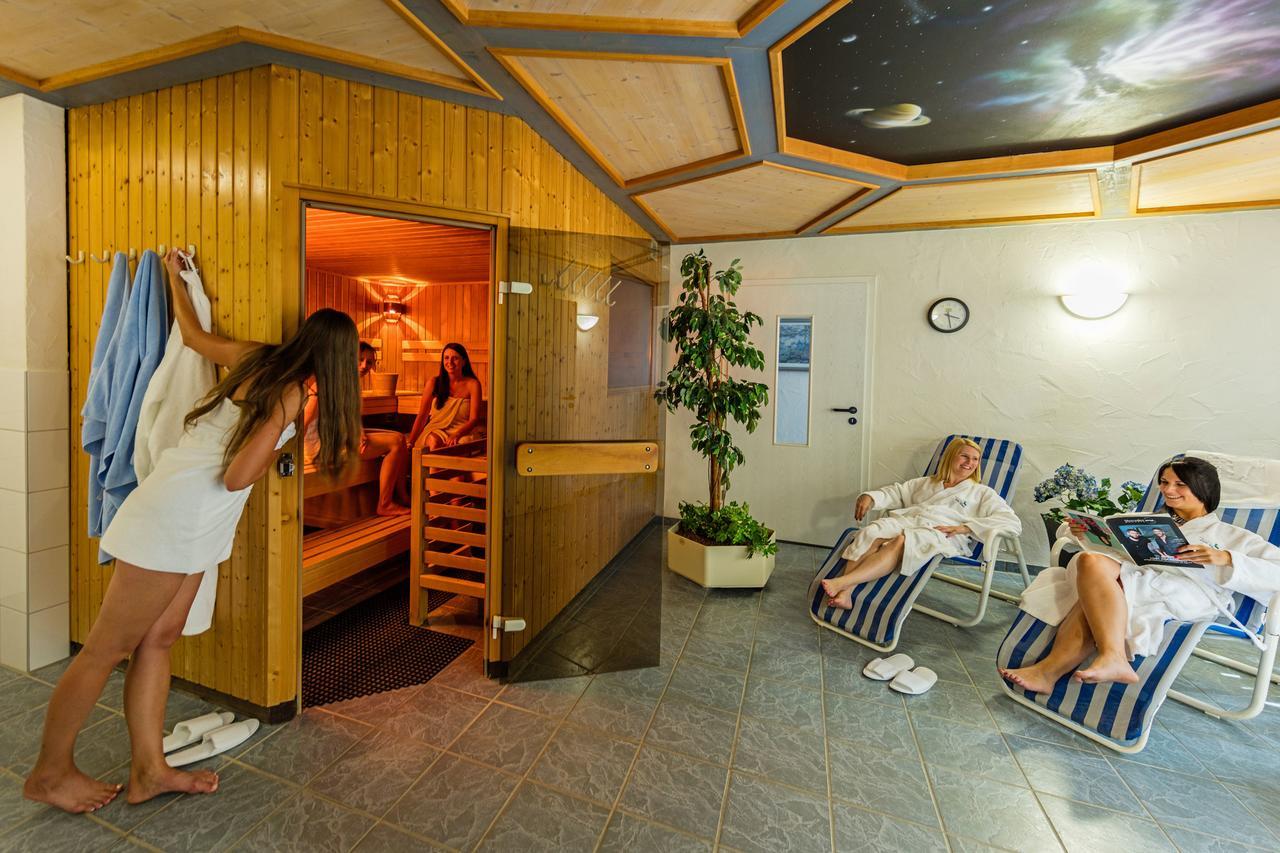 Gasthof - Hotel Zum Ochsen Gmbh Berghulen エクステリア 写真