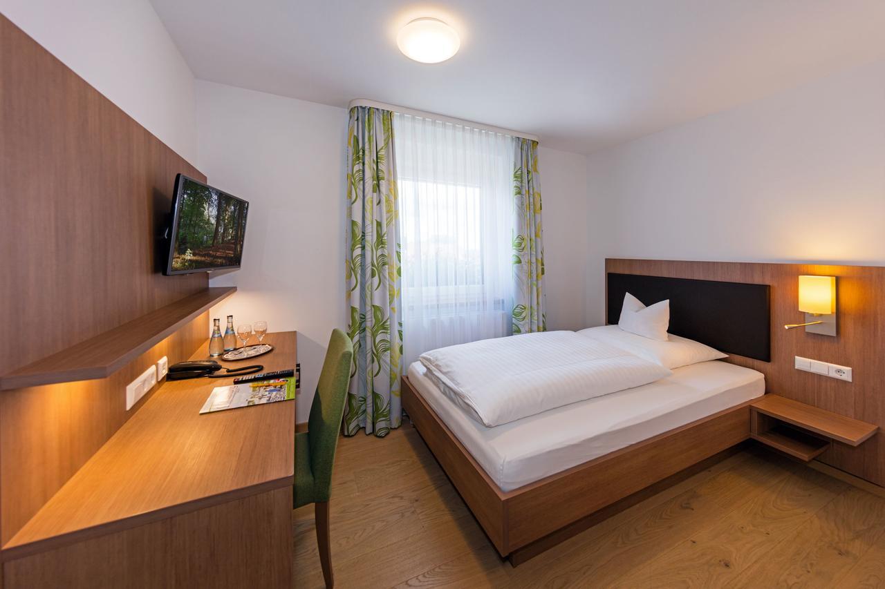 Gasthof - Hotel Zum Ochsen Gmbh Berghulen エクステリア 写真