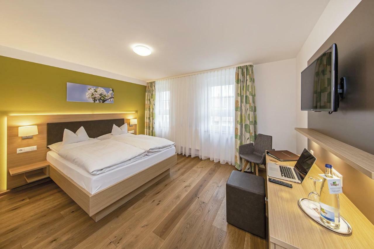 Gasthof - Hotel Zum Ochsen Gmbh Berghulen エクステリア 写真